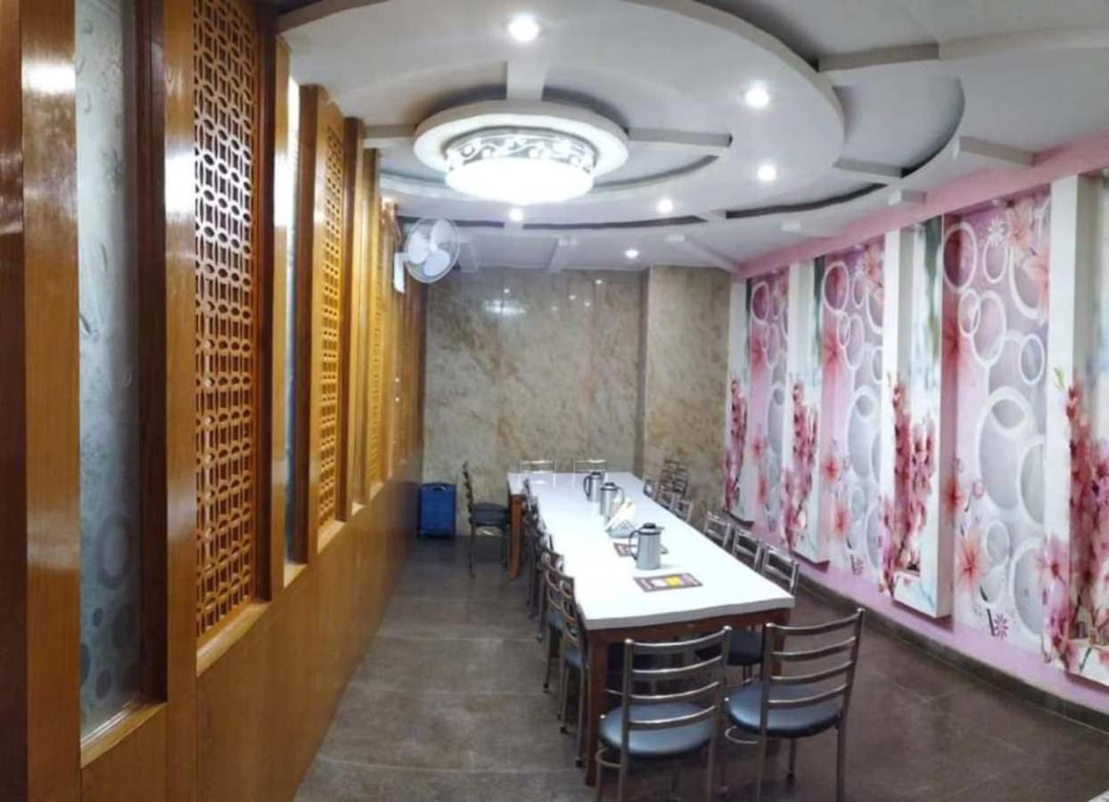 Hotel Aries Nuova Delhi Esterno foto