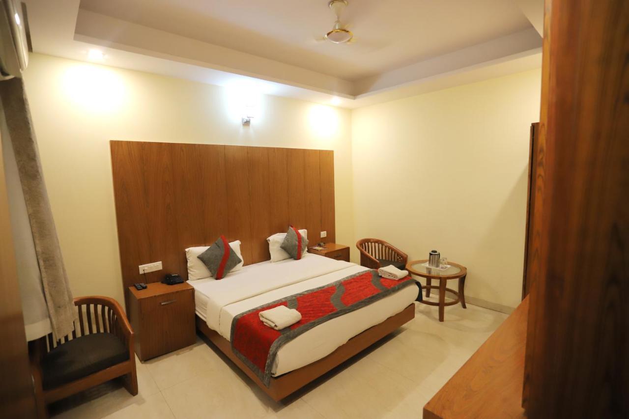 Hotel Aries Nuova Delhi Esterno foto