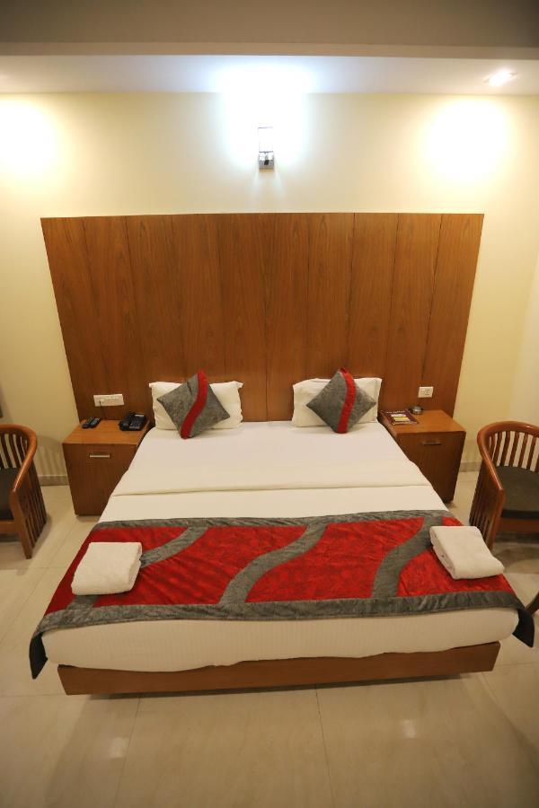 Hotel Aries Nuova Delhi Esterno foto