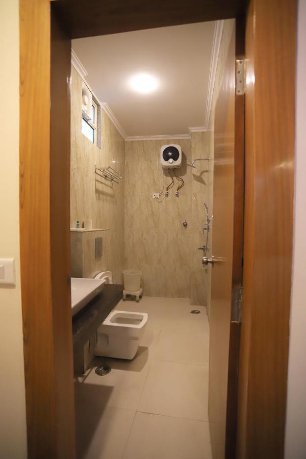 Hotel Aries Nuova Delhi Esterno foto