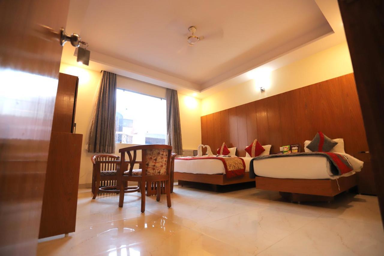 Hotel Aries Nuova Delhi Esterno foto