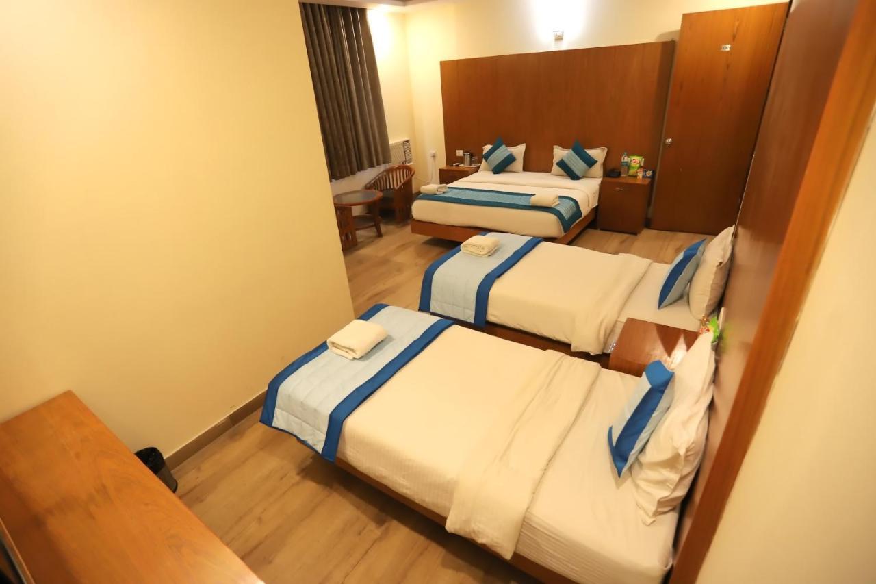 Hotel Aries Nuova Delhi Esterno foto